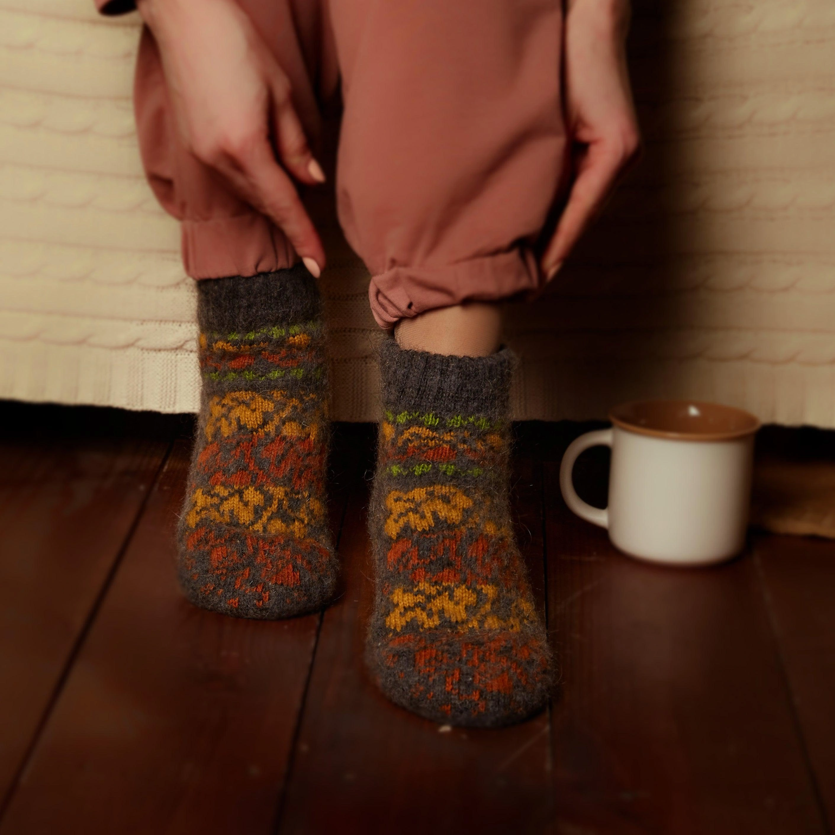 Cozy Autumn Vibes: Women’s Goat Wool Low-Cut Socks – Fall Comfort!